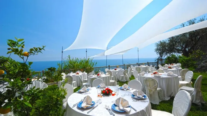 What Are the Most Romantic Experiences to Include in an Amalfi Coast Honeymoon?