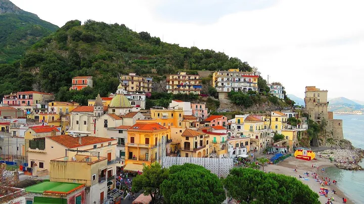 How Long Does the Salerno to Amalfi Ferry Take and What Sights Will You See Along the Route?