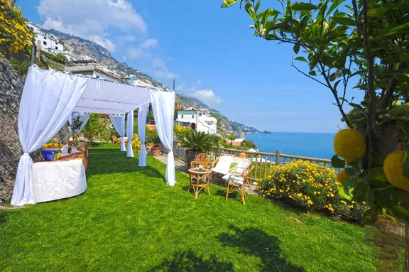 Visit of Amalfi and Sea View Lunch