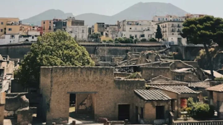 How to Choose Between Herculaneum and Pompeii for a Private Amalfi Coast Day Trip