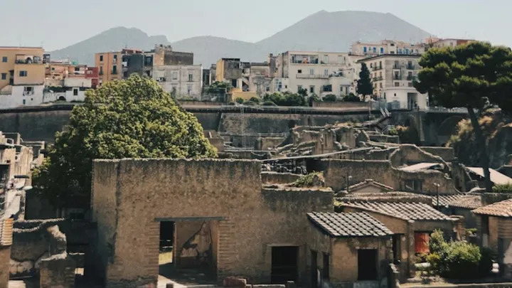 Top 8 Sights and Scenic Stops on a Naples Mount Vesuvius Tour