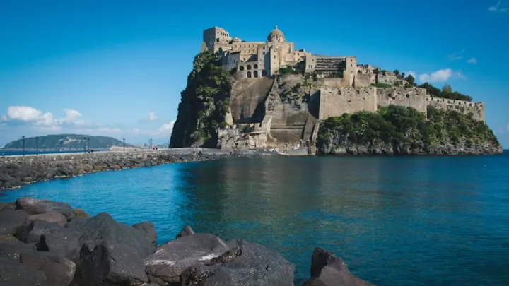 Top 9 Iconic Attractions Every Traveler Should See When You Visitate Ischia