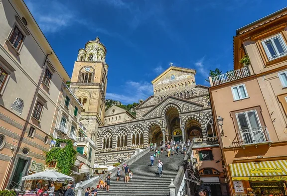 Amalfi Tour and Santa Croce Beach Day with Lunch